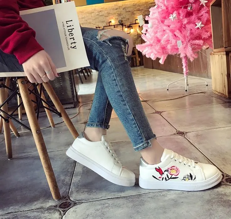 Casual Fashion Embroidery Lady Flats  Women Sneakers