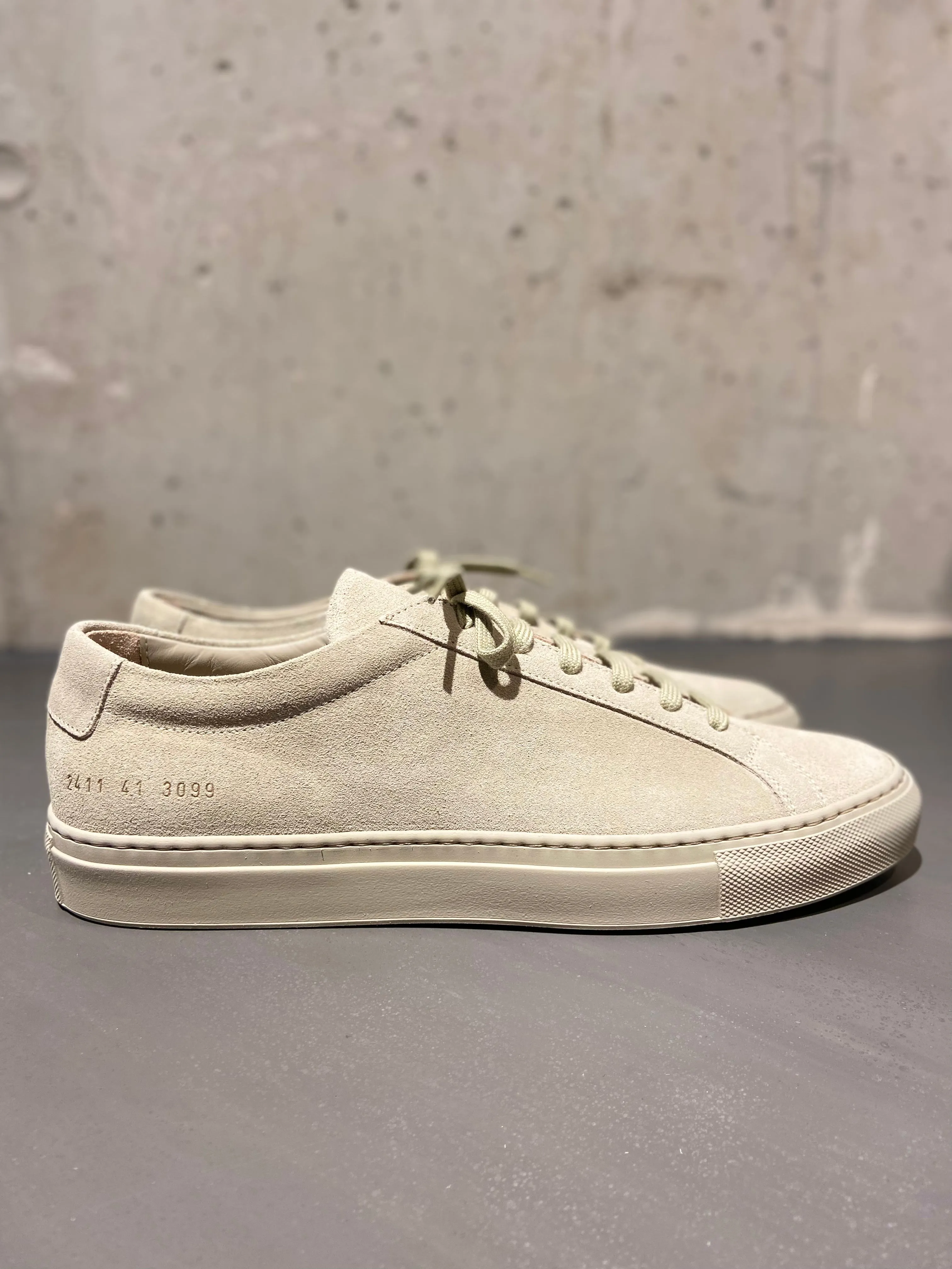 COMMON PROJECTS 2411 ORIGINAL ACHILLES LOW SUEDE BONE