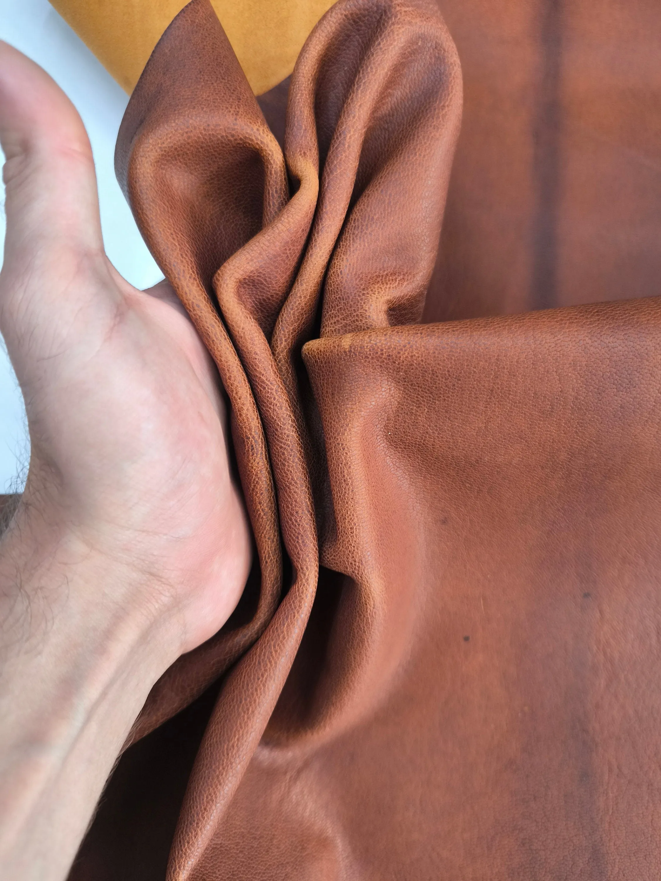 Goat leather, soft and thick with a pull-up effect, Genuine goat skin leather for crafts thickness 1,3mm (3 oz)