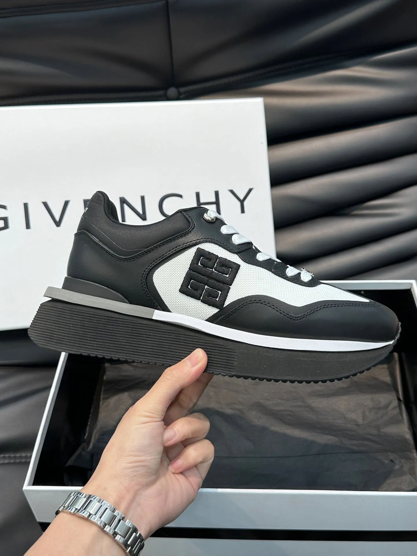 GVC Black and White Sneakers-015