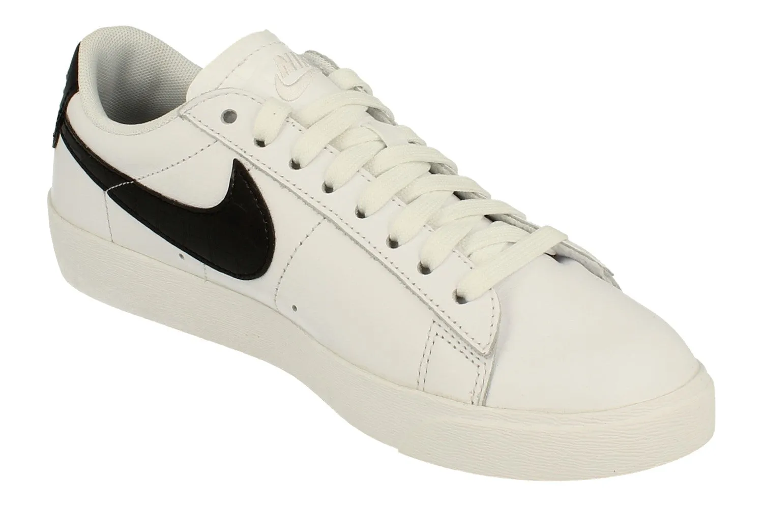 Nike Womens Blazer Low Trainers Bq0033 100