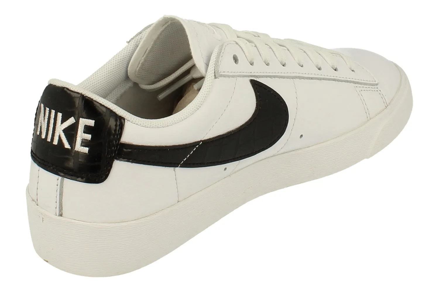 Nike Womens Blazer Low Trainers Bq0033 100