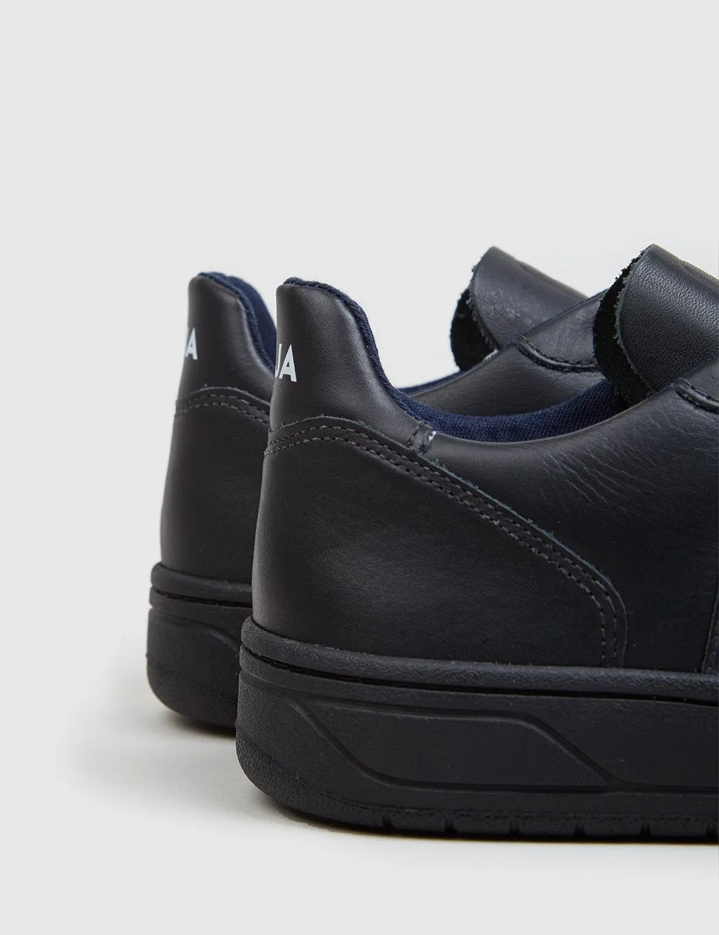 Veja V-10 Leather Trainers - Black